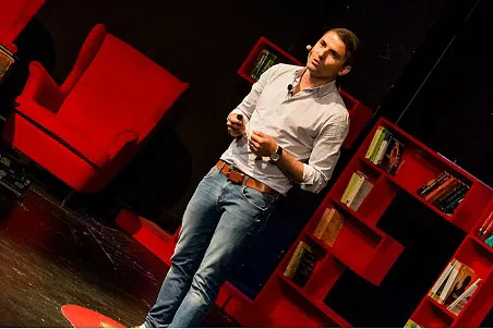 Георги Ангелов на сцената на TEDxPlovdiv